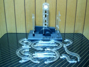 ジェットコースター風にボールが転がる「SPACEWARP desktop」 |