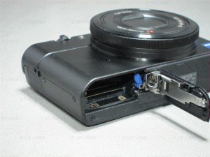 DSC-RX100本体電池ボックス
