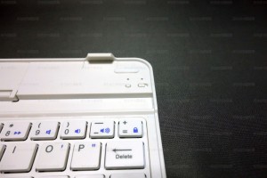 Portable Bluetooth Keyboardスイッチ部アップ
