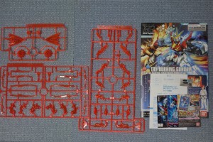 HGBFトライバーニングガンダム 内容物2
